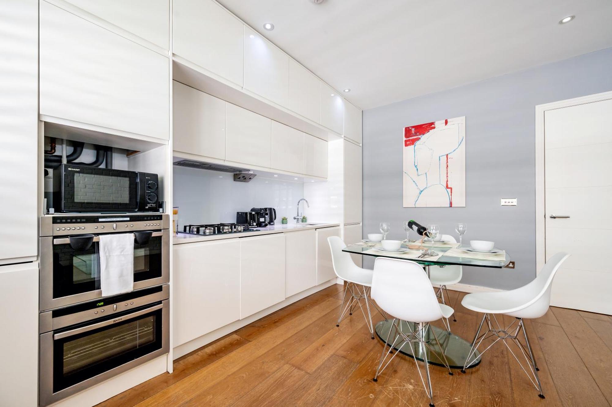 Welcome - Drury Lane Apartament